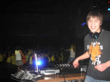 rave01