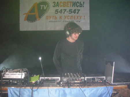rave04